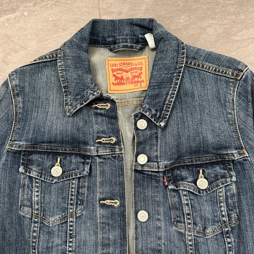Women’s Levi's Denim Jacket NEW without Tag- Size Small